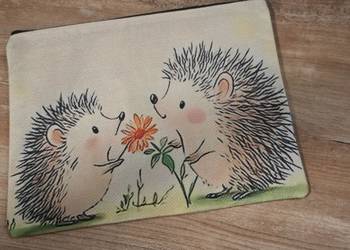 Kosmetyczka, saszetka, piórnik,urocze jeże