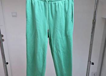 Zielone spodnie dresowe joggersy