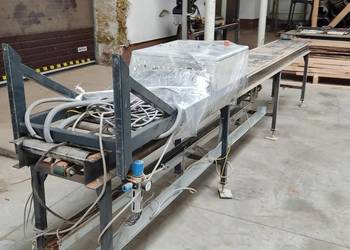 System odbioru ze strugarki do czopiarki elementów lignum System odbioru ze strugarki do czopiarki elementów lignum