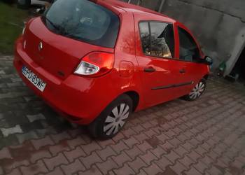 samochod osobowy clio