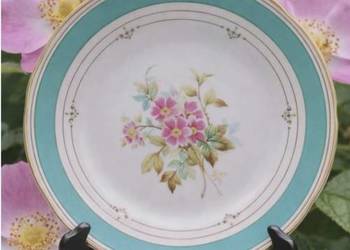 Śliczny talerz z bordiurą w kolorze Tiffany Blue 
oraz malowanym złotym wzo