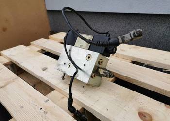 Blok zaworowy tylnego zaczepu Cat TH 330B