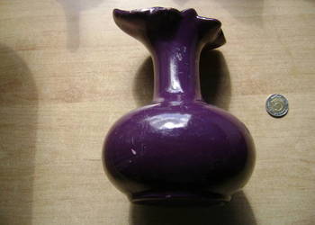 Starocie z PRL - Szkło kolorowe = Wazon Kwiat fioletowy 18 cm wysokości