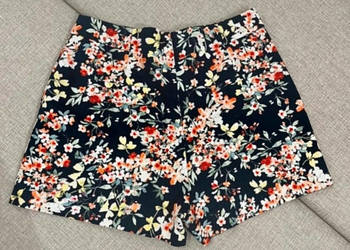 Navy letnie wiosenne szorty plażowe z kwiatowym wzorem wielokolorowe kwiaty