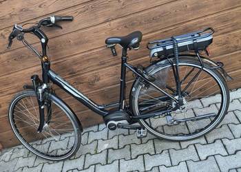 Rower elektryczny marki Batavus posiada centralny napęd Bosch