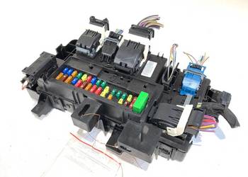 SKRZYNKA BEZPIECZNIKÓW FORD MUSTANG VI FR3T-15604-BH Sportowy/Coupe 2.