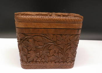 Unikalna Rzeźbiona Cigariera / Humidor z Drewna Orzechowego