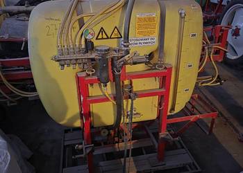 Opryskiwacz Pilmet zawieszany 400l 12m 4 głowice