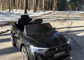 Samochód na akumulator Audi SQ8 12V pilot EVA