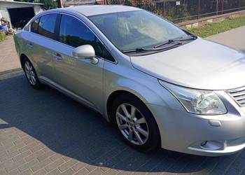 Sprzedam TOYOTĘ AVENSIS  "Najbogatsza wersja "