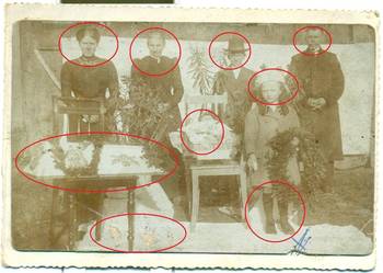 Stare zdjęcie pogrzeb dziecka niemowlaka trumna lata 20-te?