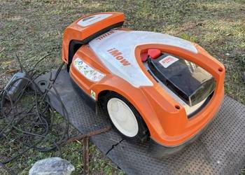 Stihl iMow RMI 422 – kosiarka automatyczna, uszkodzona, ze stacją i ładowar