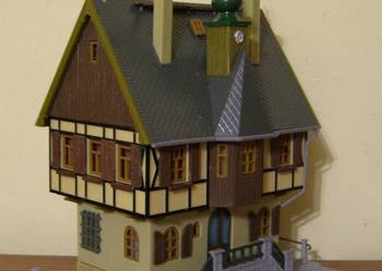 Domek na makietę Nr 30 , kolejka , ratusz ,skala H0/TT