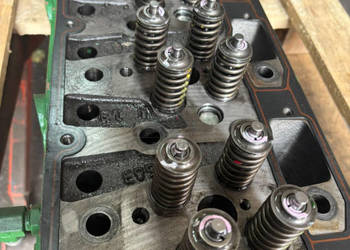 John Deere 9,0l 6090 8130 8430 8530 9230 - głowica R518096 RE520142 R525583