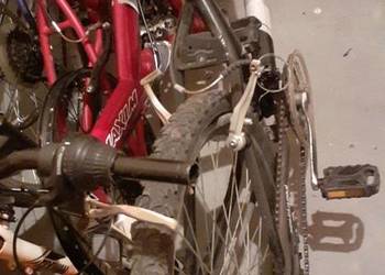 Koła, rowery do naprawy.
