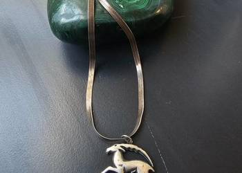 Srebrny naszyjnik z zawieszką koziorożec