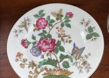 Spodek pod filiżankę.Wedgwood, Made in England. Z motylkami