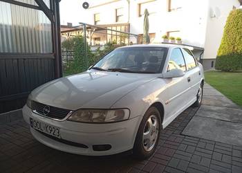 Opel Vectra B 1.8 - biała strzała