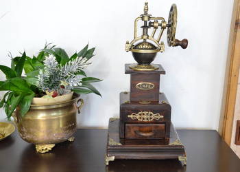 dębowy duży MŁYNEK do kawy niemiecki b. stary