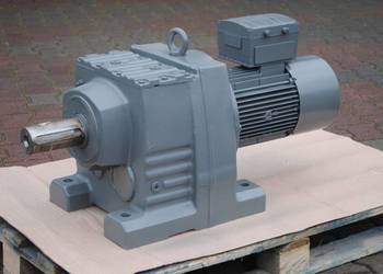 Motoreduktor dwubiegowy 1.8/3.3kw. 4,9/10obr. z hamulcem SEW