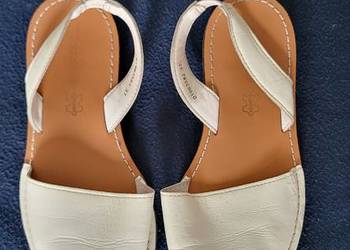 Skórzane sandały hiszpanki T.TACCARDI 37 kremowe – miękkie i lekkie