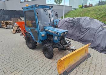 Mini traktor Iseki  3 Cylindry 4x4 plug rozsiewacz