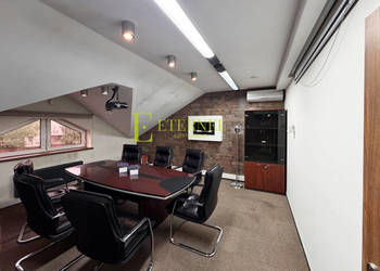 Doskonały biurowiec. Duży lokal biurowy + strych Doskonały biurowiec. Duży lokal biurowy + strych