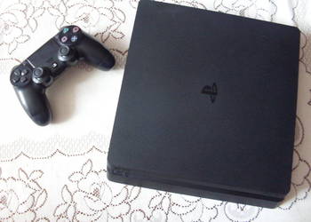 Konsola PlayStation 4 slim - CUH-2116A - pad - gry