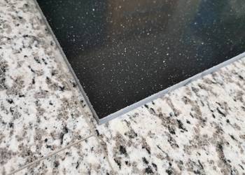 Płytki z konglomeratu kwarcowego NARON 30x30x1,2 poler