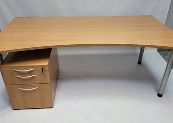 Zestaw mebli Werndl (biurko 180x100 +kontener) dost. 30 kpl.