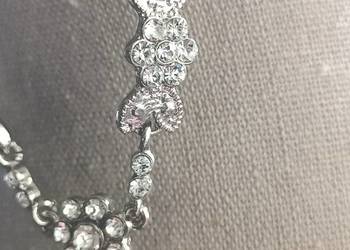 BIŻUTERIA NASZYJNIK kolor srebrny kwiatki z kamyczkami BIŻUTERIA NASZYJNIK kolor srebrny kwiatki z kamyczkami