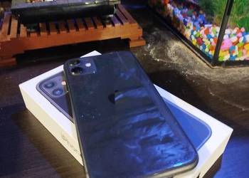 Czarny iPhone 11 kondycja baterii 82%