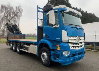 Budowlany 8x4 platforma z dzwigiem Mercedes