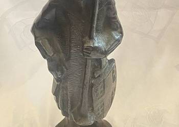 Figurka woja z brązu