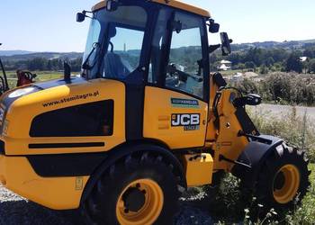 Ładowarka kołowa JCB 407 Stage V - kompaktowa, wydajna maszyna budowlana