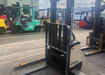 paleciak elektryczny z masztem CROWN 3.20m zwykle widły 2010r 1500mtg