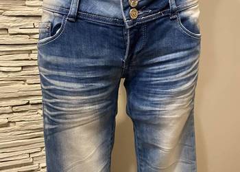 spodnie dżinsowe przecierane
