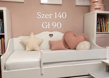 Piekny zestaw mebli do pokoju dzieciecego