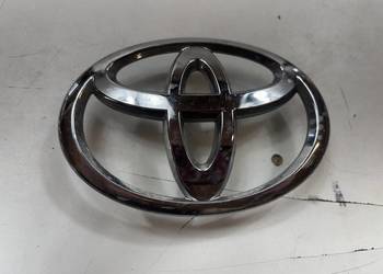 TOYOTA YARIS EMBLEMAT TYŁ 75431-0D120