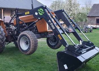Ładowacz czołowy firmy Agrosped model V-700 Euroramka #76