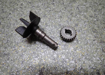 POMPA WODY WIRNIK WAŁEK TRYB ZĘBATKA SUZUKI RM 250 96-00R