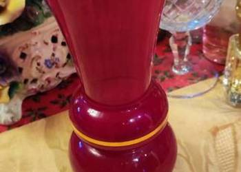 Wazon czerwony szkło Bohemia początek XX wieku Wazon czerwony szkło Bohemia początek XX wieku