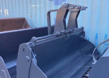 Łyżka 4w1 z widłami CASE 695 / New Holland LB 115 / Fiat Hitachi FB 200