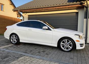 Mercedes C250 Coupe (pakiet AMG), bordowe skóry, panorama