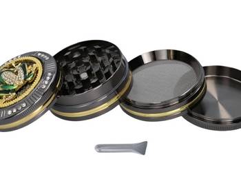 Czarny Młynek do Tytoniu Grinder Metalowy z Żabą Zielono-Srebrno-Złotą