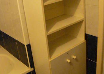 Szafka lazienkowa biala    100 zl