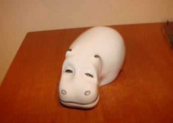 Hipopotam mała biała figurka Wawel Wałbrzych