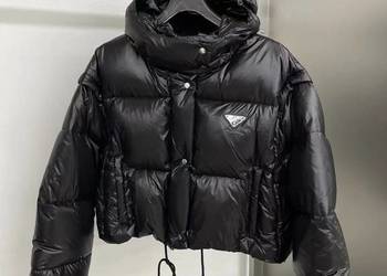 Damska zimowa kurtka puchowa Prada Re-nylon czarna z kapturem S M Damska zimowa kurtka puchowa Prada Re-nylon czarna z kapturem S M
