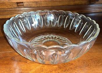 Salaterka- miska- owocarka. To szkło. Wzór to owalne Łezki.