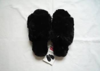 Nowe Cleve 38-39 Kapcie damskie Klapki Czarne futerko